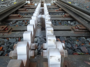 Zkouška opravované zubačky. Na trať vyjela lokomotiva, testovala výhybky