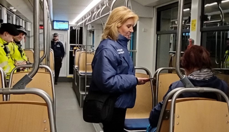 V ostravských tramvajích zkontrolovali téměř tisíc cestujících, každý devátý byl vyloučen