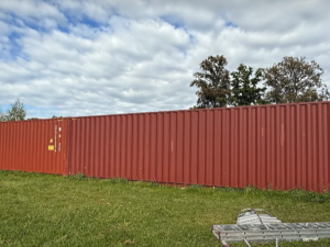 Street art ozdobil v Chrastavě nevzhledné hasičské kontejnery, město ušetřilo