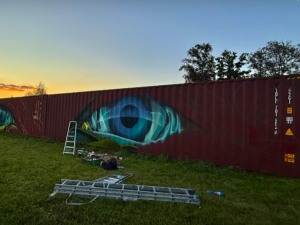 Street art ozdobil v Chrastavě nevzhledné hasičské kontejnery, město ušetřilo