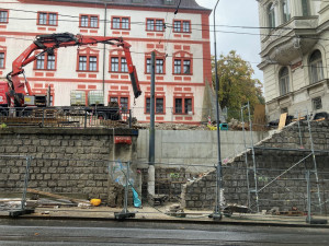 Omezení kvůli opravě schodiště u libereckého zámku potrvá až do konce listopadu