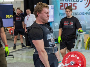 Na silovém trojboji nazdvíhal hasič z České Lípy tunu, obhájil titul mistra světa