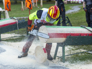 Frýdlantský park hostí soutěž středoškolských týmů Jizerský dřevorubec
