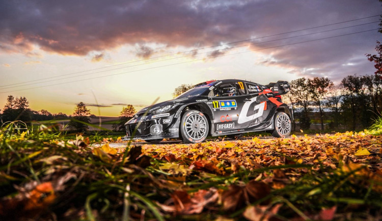 Úvod Středoevropské rallye ovládl Francouz Ogier, rozjetého Mareše zpomalil defekt