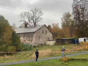 Z dvojnásobné vraždy ve Smržovce je podezřelý 81letý senior, zbraň držel nelegálně