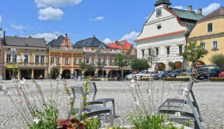Zdravé město Dvůr Králové nad Labem vybírá nové logo. Hlasovat můžete do listopadu