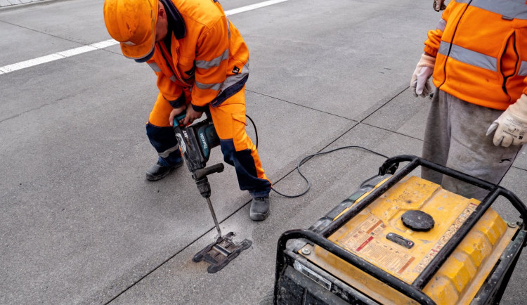 Řidiči se na průtah Jaroměří vrátí už tento týden, most přes Labe zůstane ale zavřený