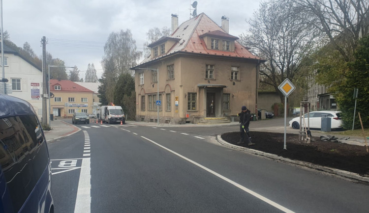 Kdy bude oficiálně opět průjezdná silnice přes Mníšek a Oldřichov? Vlastně už je