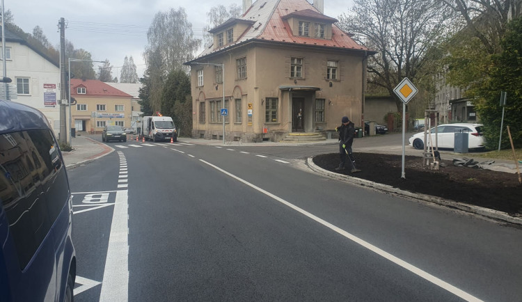 Kdy bude oficiálně opět průjezdná silnice přes Mníšek a Oldřichov? Vlastně už je