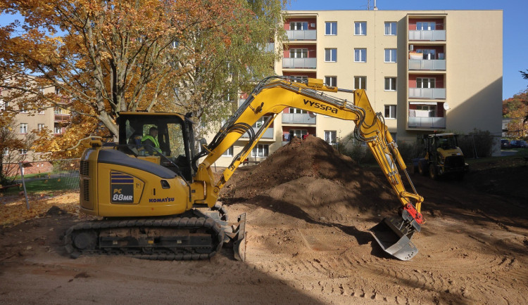 Čtyřka poprvé za posledních 30 let buduje moderní veřejné hřiště