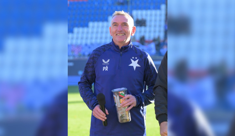 Chceme v klubu srdcaře. Fanoušci Slavie se složili asistentovi trenéra na pokutu