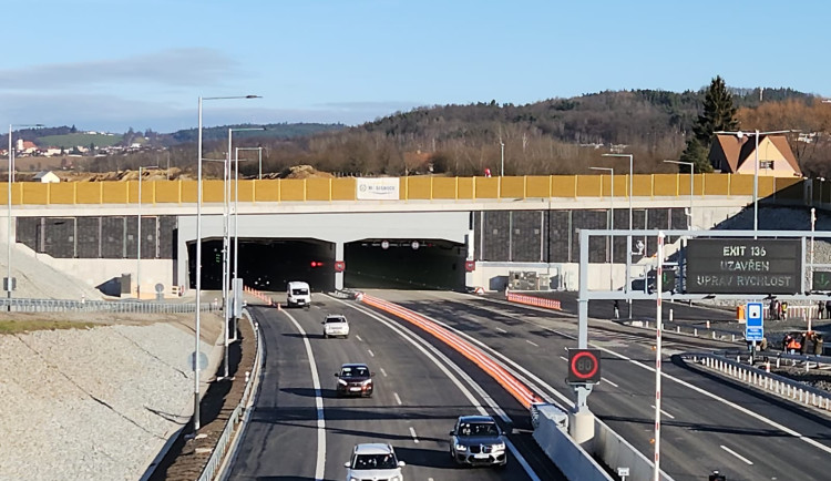 Tunel Pohůrka čeká listopadová údržba. Řidiči se nevyhnou omezením
