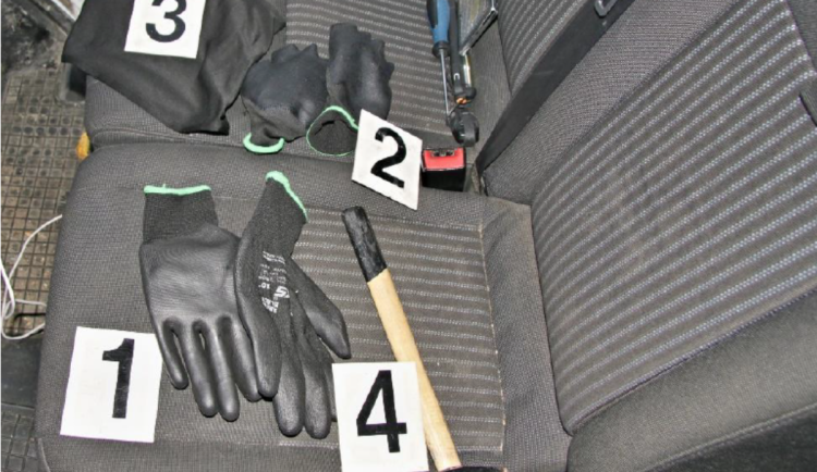 Recidivista chtěl ukrást 180 krabiček cigaret, místo toho ho policie přistihla při činu