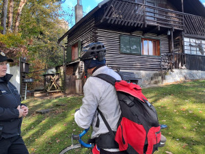 Policisté kontrolovali chaty a chalupy v Českém ráji, zapojili i služebního psa Zorana