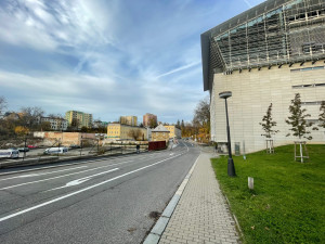 Silnice Nová Pastýřská je otevřená, měla by odvést část dopravy z centra