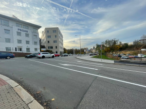 Silnice Nová Pastýřská je otevřená, měla by odvést část dopravy z centra