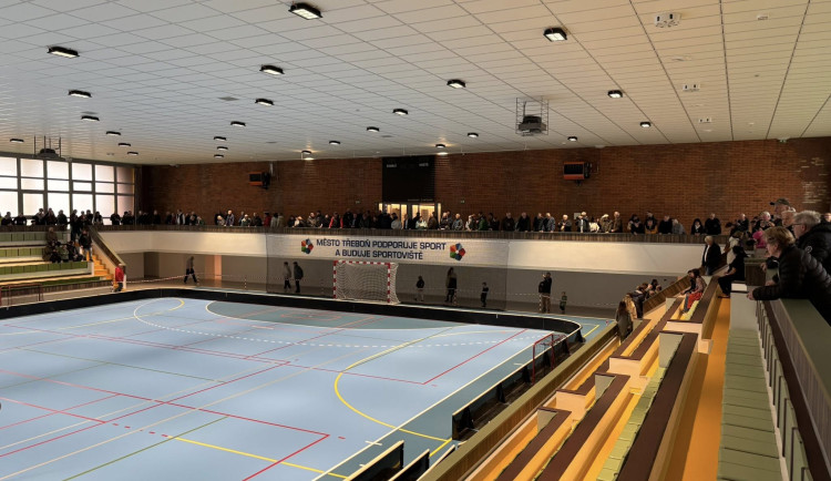 Třeboň otevřela zrekonstruovanou sportovní halu. Město už chystá další přístavbu