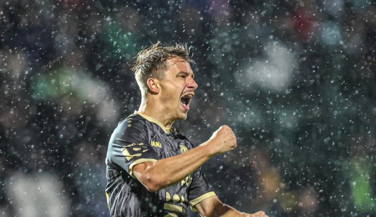 Hradec Králové veze z Ďolíčku tři body. Zadražil chytil penaltu, rozhodli Vlkanova a Darida