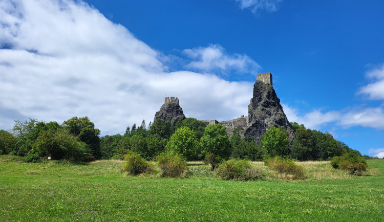 Zřícenina hradu Trosky.