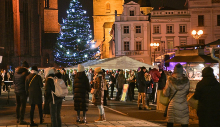 Hradec Králové připravuje vánoční trhy na Velkém náměstí. Začnou na konci listopadu