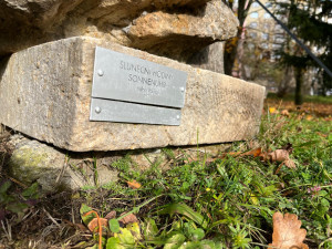 Město nechalo opravit Sluneční hodiny v Ruprechticích. Na obnově se podílel i autor