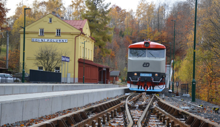 Na zubačku se vrátily vlaky. Správa železnic připravuje rekonstrukci úseku do Harrachova