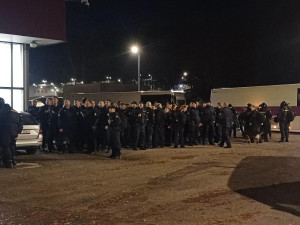 Zásah tří stovek příslušníků vězeňské služby v rýnovické věznici. Našli mobily i nůž