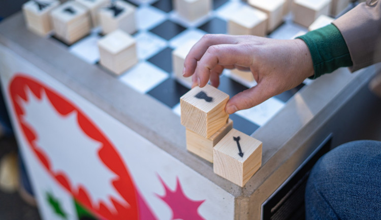 Kohoutovice mají venkovní šachy bez zámku, figurky hlídá celé sídliště