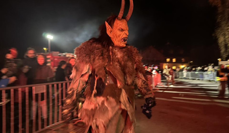 Strašidelní Krampusáci budou děsit pro dobrou věc, podpoří nemocnou holčičku