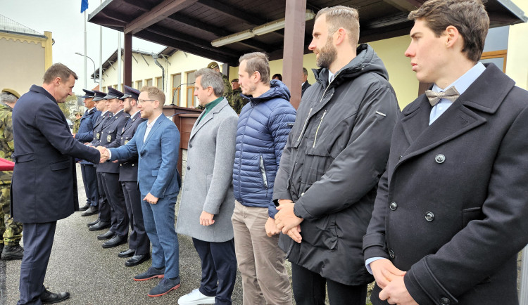 Záchrana života nebo služba pacientům. Hejtman vyznamenal zdravotníky, hasiče i civilisty