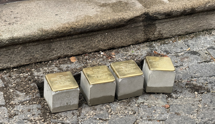 Stopa po Holzerových končí ve varšavském ghettu. Budějce mají další kameny zmizelých