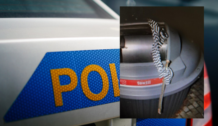 Mladý muž vlezl do kontejneru s oblečením a zasekl se v něm. Nepřežil