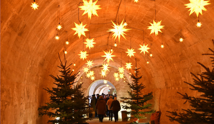 Pevnost Königstein nabízí pohádkové vánoční trhy vysoko nad Labem 