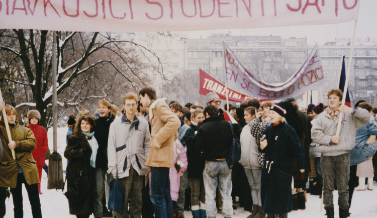 Brno vzpomíná na 17. listopad. Dojde na lidský řetěz, lampiony i Modlitbu pro Martu