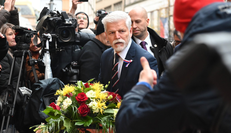 FOTO: Bodyguardi, protesty a společná svačina. Jak vypadalo dopoledne na Národce