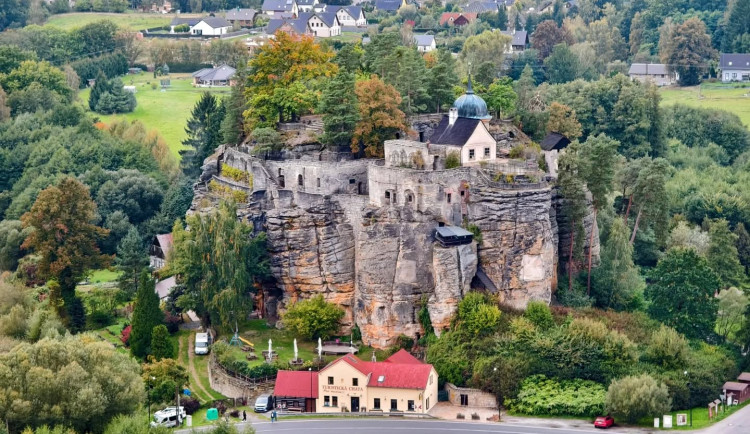 Ilustrační foto skalního hradu ve Sloupu v Čechách