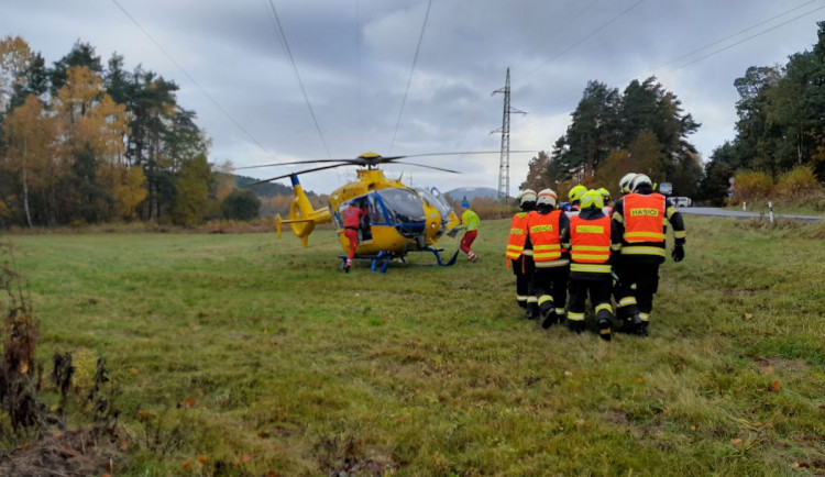 Tragická nehoda u Hrádku. Střet auta s nákladním vozem nepřežil řidič