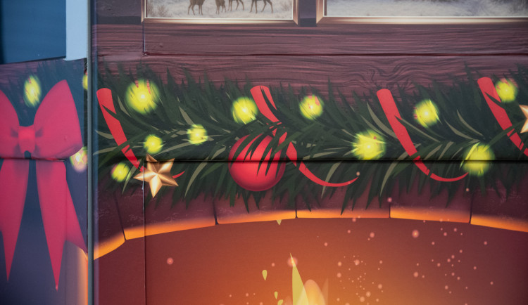 V chaloupku na kolejích se promění letošní zatím tajná vánoční tramvaj v Plzni