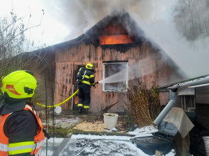 Hasiči na Českolipsku mají od rána napilno. Kvůli sněhu zasahovali u nehod v Dobranově či v Dubé