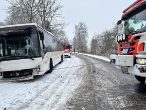 Hasiči na Českolipsku mají od rána napilno. Kvůli sněhu zasahovali u nehod v Dobranově či v Dubé