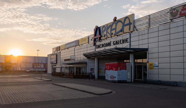 Obchodní park u dálnice v Prostějově mění majitele, v plánu je modernizace
