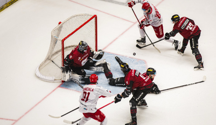 Hokejová Sparta zvítězila nad Třincem 2:1 a vede dál v tabulce