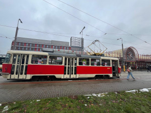 Dopravní podnik znovu vypravil osvětovou tramvaj. Upozorňuje na HIV a další infekce