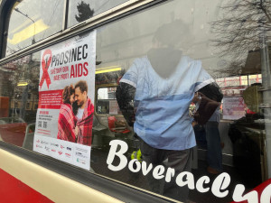 Dopravní podnik znovu vypravil osvětovou tramvaj. Upozorňuje na HIV a další infekce