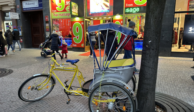 Rikši v centru Prahy jsou nelegální reklamou, potvrdil to Nejvyšší správní soud