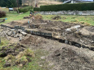 Úklid i práce s lopatou a krumpáčem. Vězni pomáhali se zvelebováním Liberce