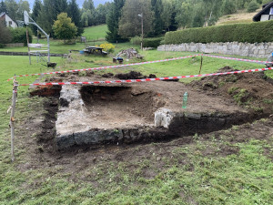 Úklid i práce s lopatou a krumpáčem. Vězni pomáhali se zvelebováním Liberce