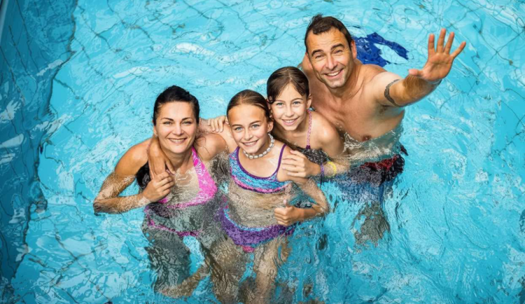 Vánoční poukazy do Aquapalace Praha – dárek, který potěší každého