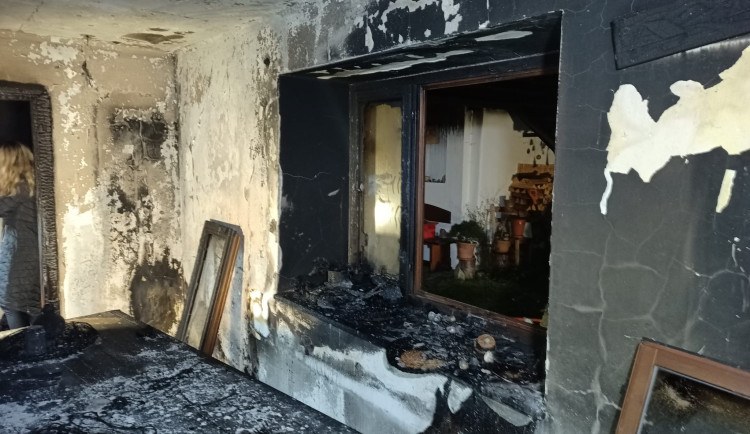 Požár rodinného domu si na Kaplicku vyžádal lidský život