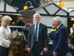 Prezident v Liberci. Zaujala ho nanovlákna, na radnici mluvil o pomoci Ukrajině